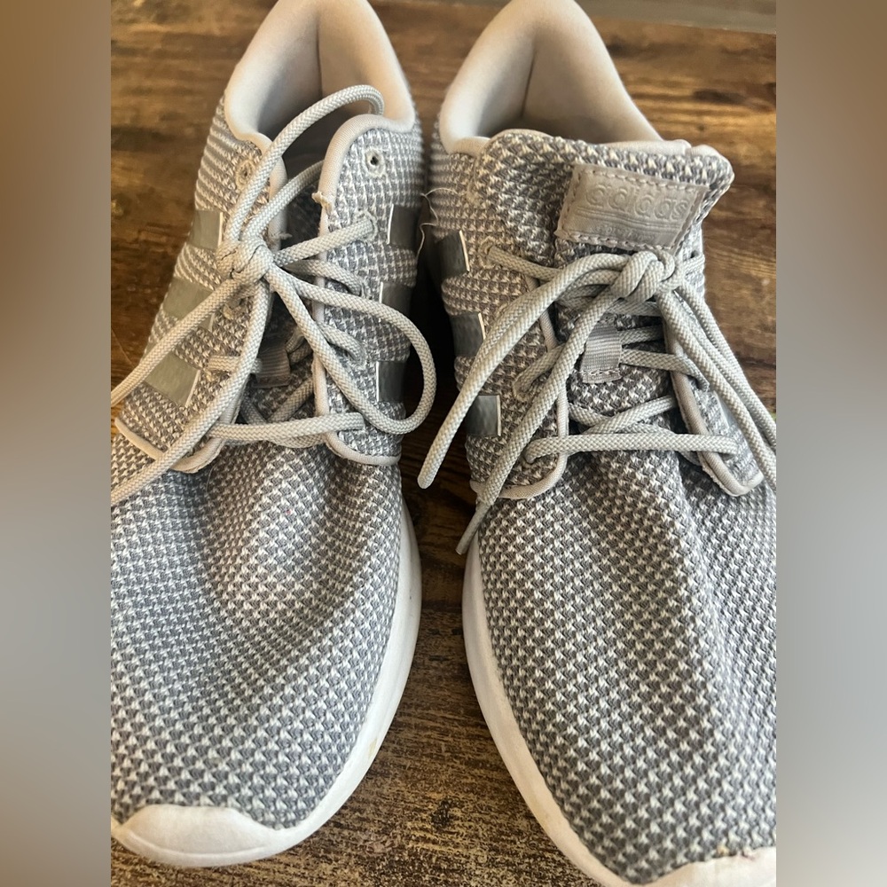 Adidas Women’s Gray and Silver Running Shoes with Cloud Foam, size 9 - Picture 2 of 7